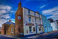 The Saracens Head inside