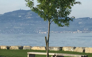 La Barge Du Léman outside