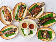 Ikan Bakar Berempah Air Asam food