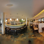 Atrium Restaurant Bar Dentro