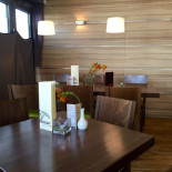 Atrium Restaurant Bar Dentro