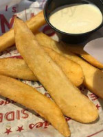 Red Robin Gourmet Burgers And Brews food