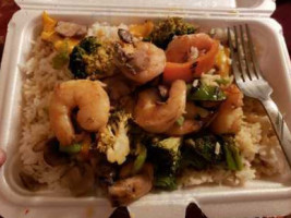 Lil Thai Express food