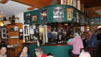 Leo's Tavern inside