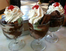 Ghirardelli Ice Cream And Chocolate Shop food