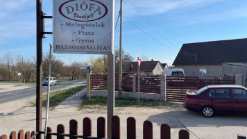 Diófa Vendéglő és Pizzéria outside