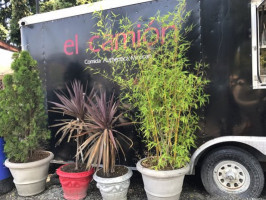 El Camion food