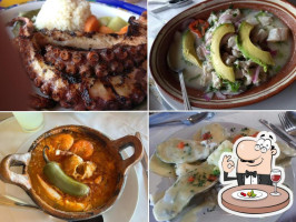 Mariscos Villa Rica food