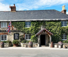 The Queens Head outside