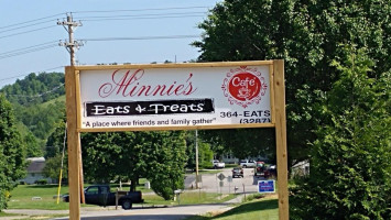 Minnie Eats Treats Cafe outside