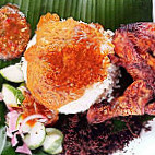 Ayie Nasi Kukus Ayam Daro Berempah food