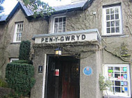 Pen Y Gwryd outside