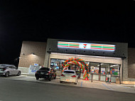 7-eleven outside