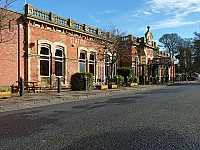 Station Pub And Grill outside