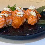 Shiny Sushi And Fusion Nourriture