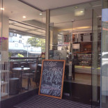 Mosman Junction Dentro