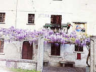 Ponte Del Baffo outside