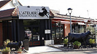 L'atelier Steakhouse outside