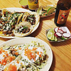 Taqueria El Cazador food