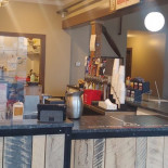 Atomic Café Dentro