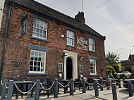 The Knot Inn outside