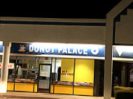 Donut Palace inside