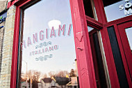 Mangiami Italiano outside