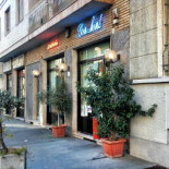 Bon Bon Exterior