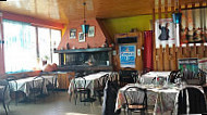 Pizzeria La Vigna inside