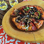 Round Table Pizza food