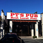 Pt's Pub outside