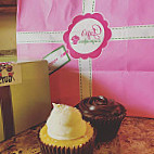 Gigi's Cupcakes Bee Cave food