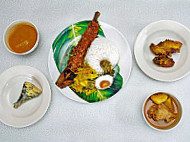 Roszita Nasi Berlauk food