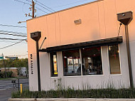 Oui Banh Mi outside