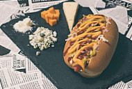 Ca"puchi Hot Dog food