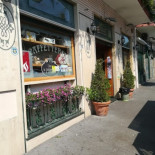 Caffe Del Presidente outside