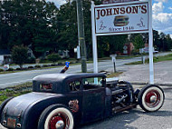 Johnson's Drive In outside