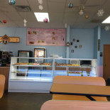 Georgetown Donuts Dentro