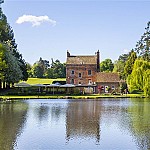 Auberge Du Lac outside