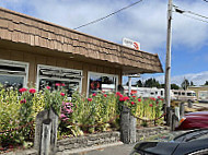 Crab Pot Seafood Market outside