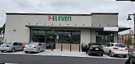 7-eleven outside