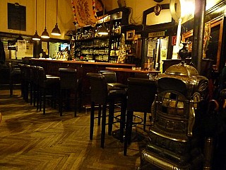 Amadeus Resto Café