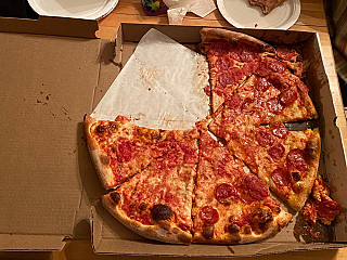 Leo's Italian Restaurant & Pizzeria