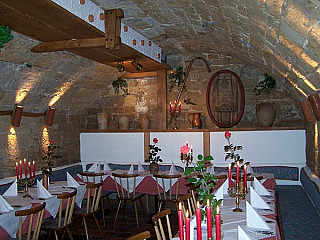 Alte Dorfschule Und Weinstube In Ruit