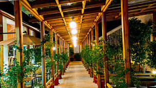 Mojallal Royal Roof Garden Resturant مجلل رويال