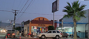 Quezesos Pizza