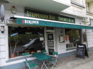 Steppender Bär