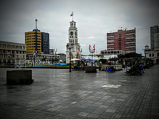 Plaza Arturo Prat