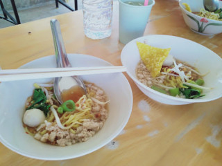 ก๋วยเตี๋ยวเรือ 10บาท เมืองประจวบ