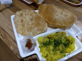 Neehee's Indian Vegetarian Street Food